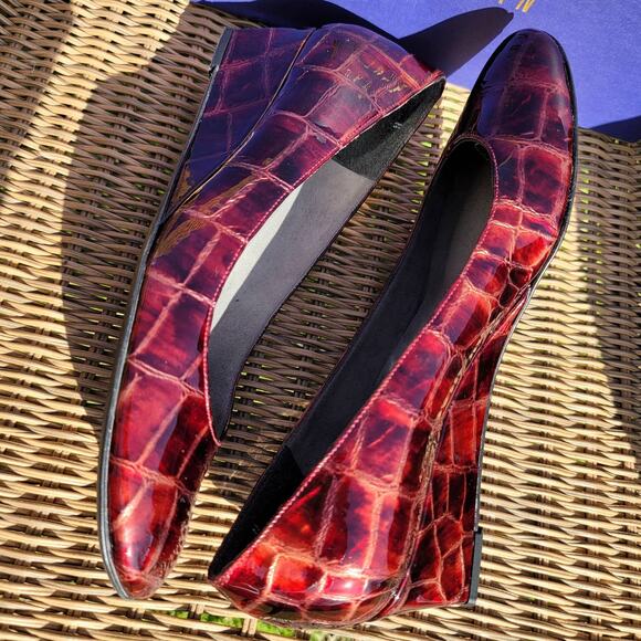 Stuart Weitzman Crocodile Patent Wedges Size 8N - Picture 4 of 11
